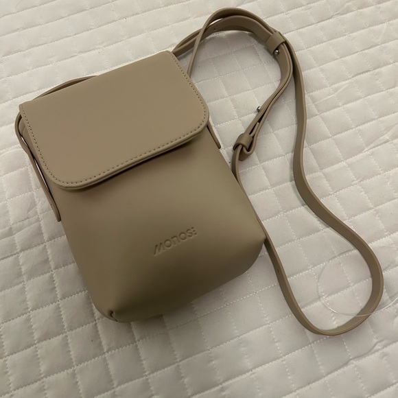 Monos Handbags - MO15 With a minimal and streamlined profile, the Metro Mini Crossbody is on-the-